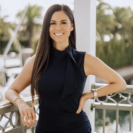 Danielle Benavides, Agent in  - Compass