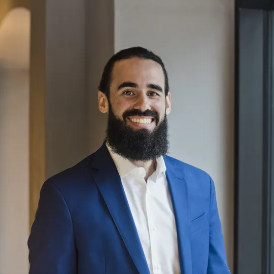 Lukas Iraola, Agent in  - Compass