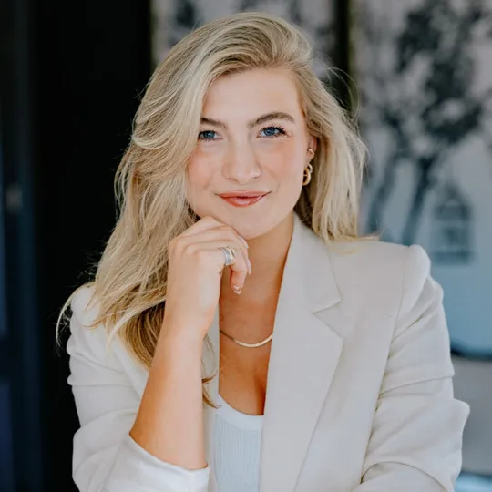 Emma Nies, Agent in  - Compass