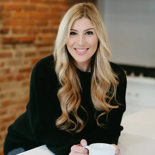 Stefanie Hurley, Agent in  - Compass