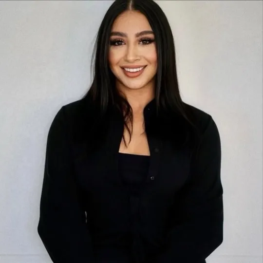 Sofia Azizi, Agent in  - Compass