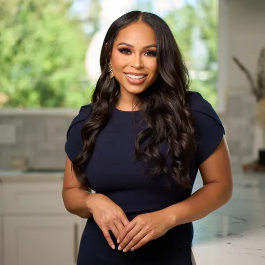 Alicia Jammer, Agent in  - Compass