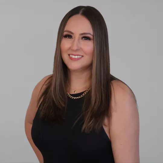 Claudia Bravo, Agent in  - Compass