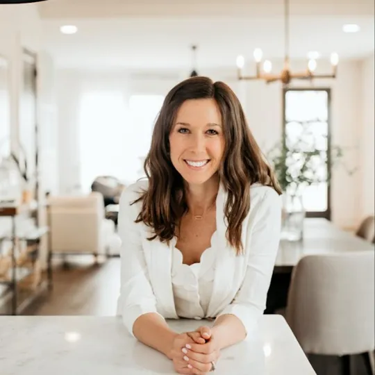 Hannah Stephenson, Agent in  - Compass