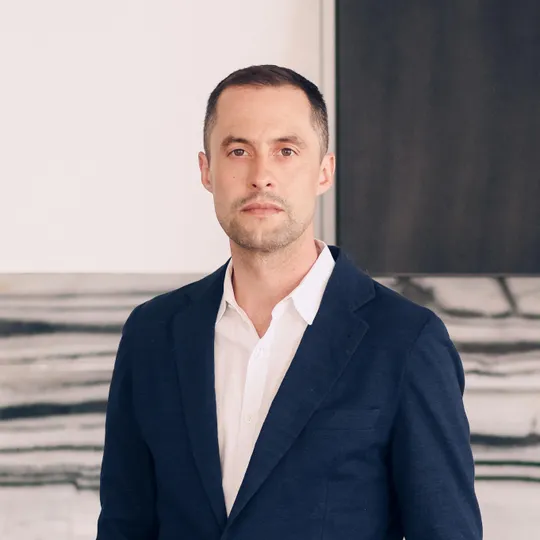 Jonathan Banks, Agent in  - Compass