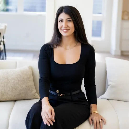 Diana Ortega, Agent in  - Compass