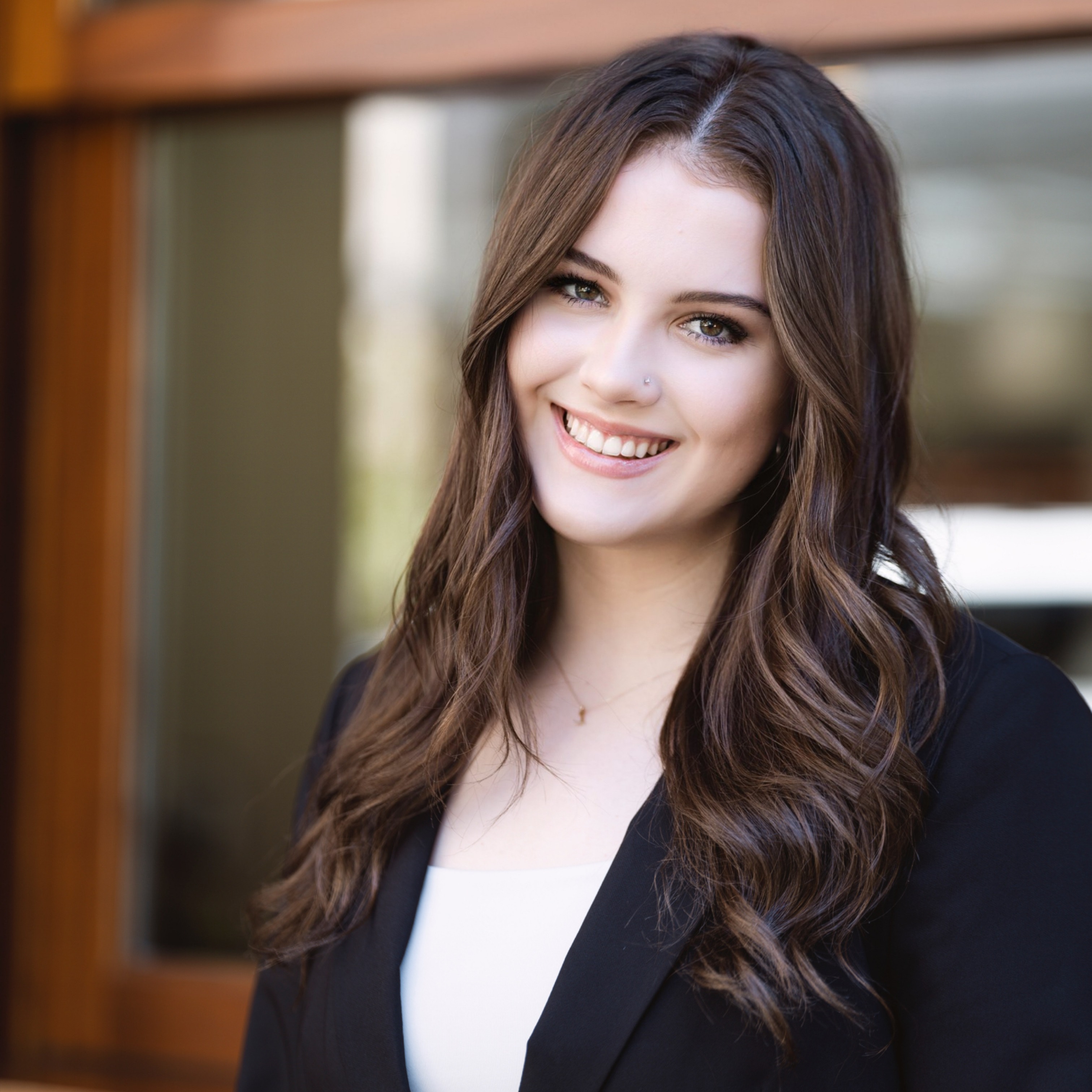 Headshot of Lauren Hathaway