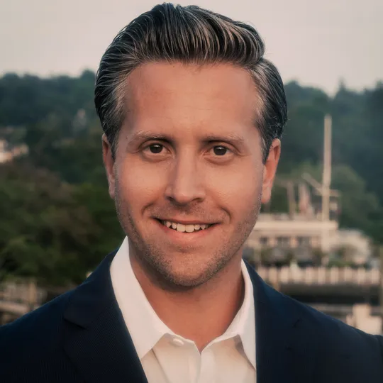 Jonathan Hogan, Agent in  - Compass