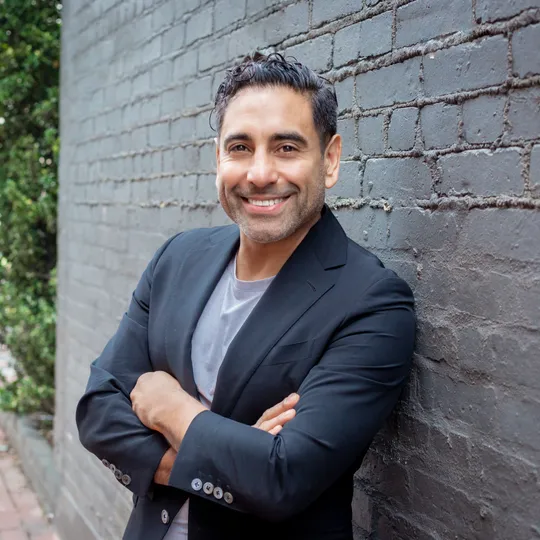 Lou Vivas, Agent in  - Compass