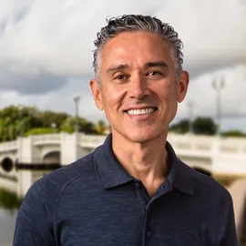 Alex Plotkin, Agent in  - Compass