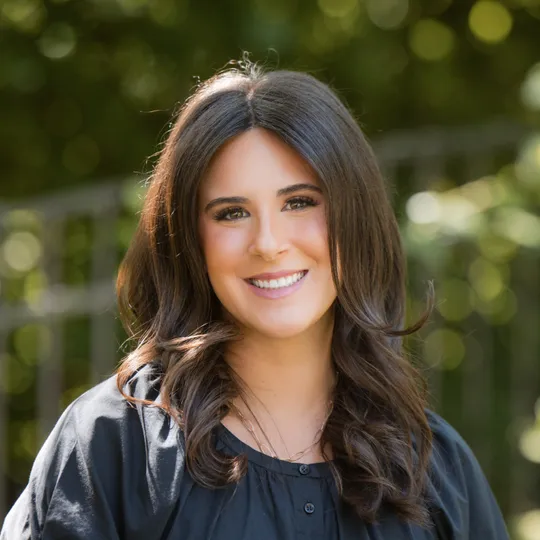 Elizabeth Averbuch, Agent in  - Compass