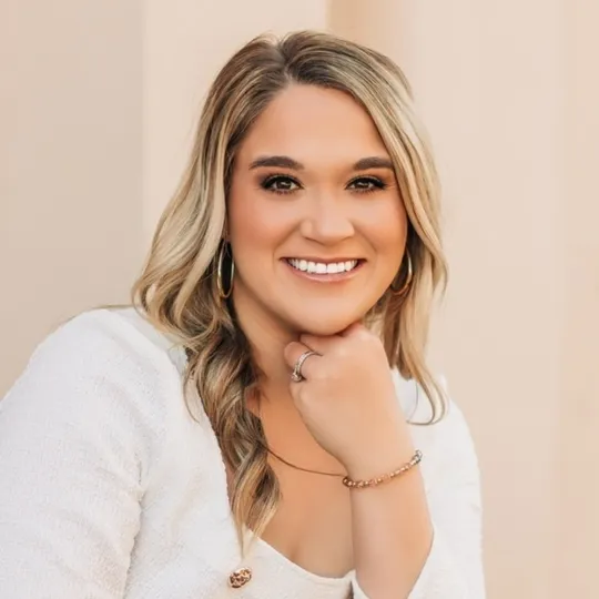 Ally Miller, Agent in  - Compass