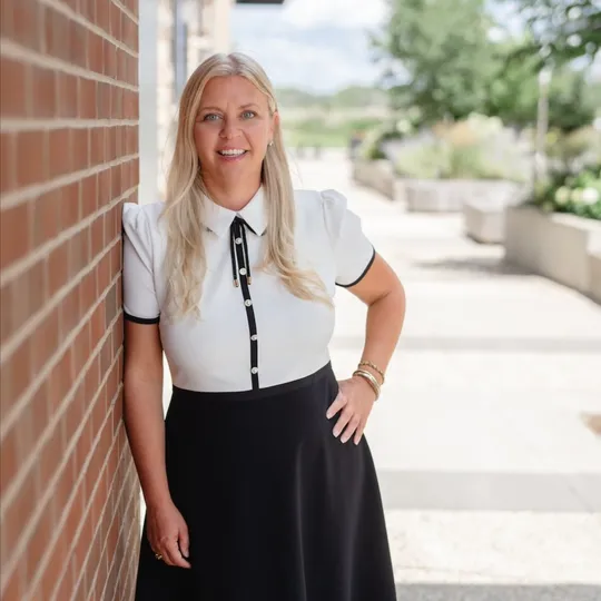 Lisa Loesel, Agent in  - Compass