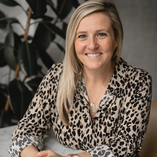 Leah Bobson, Agent in  - Compass