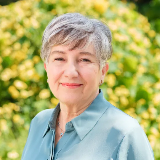 Soosan Robinett, Agent in  - Compass