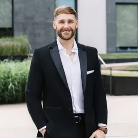 Joshua Jennings, Agent in  - Compass