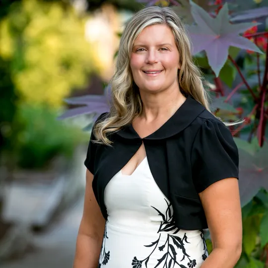 Joy Sushinsky, Agent in  - Compass