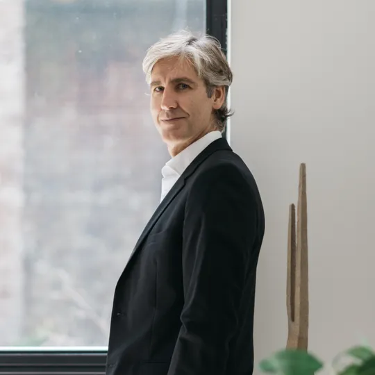 Ian Wolf, Agent in  - Compass