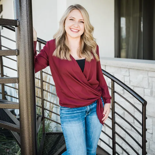 Amanda Contreras, Agent in  - Compass