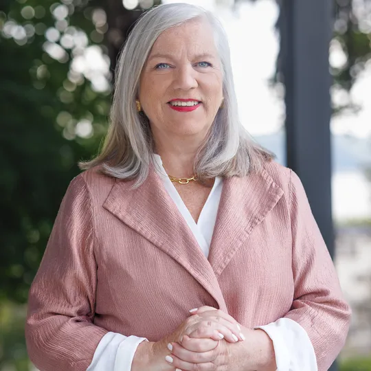 Melanie Dobbs, Agent in  - Compass