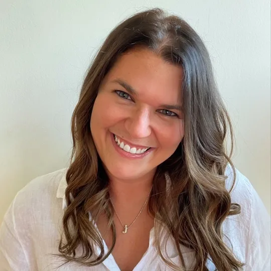 Jamie Schneider, Agent in  - Compass