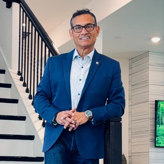 Everett Torres, Agent in  - Compass