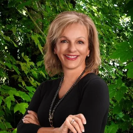 Peggy Richard, Agent in  - Compass