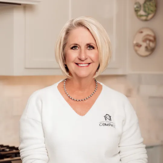 Debbie Heinrich, Agent in  - Compass