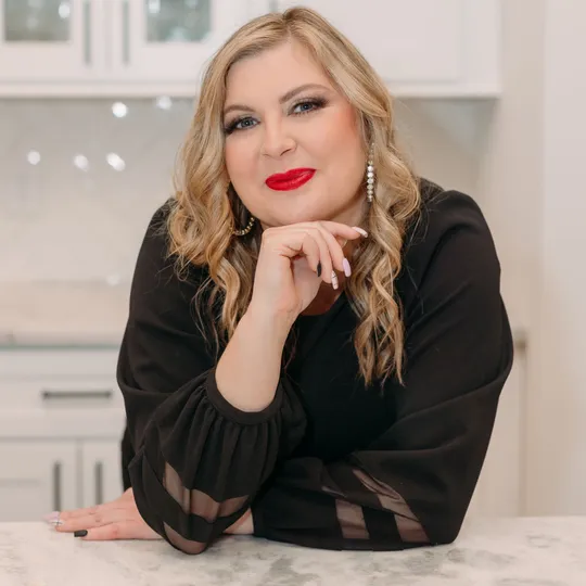 Kasidy Lowe, Agent in  - Compass