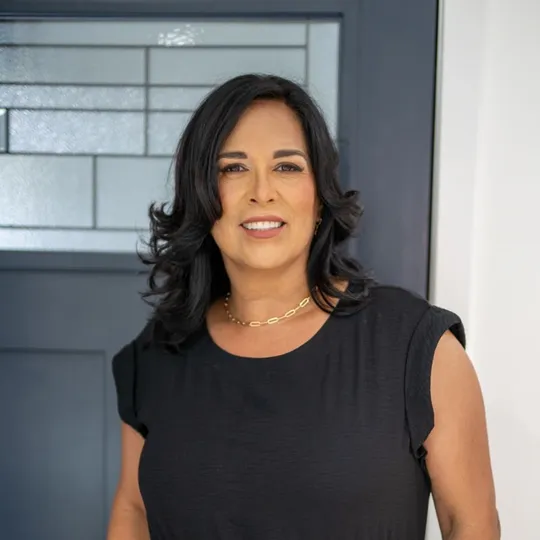 Marcie Veloz, Agent in  - Compass