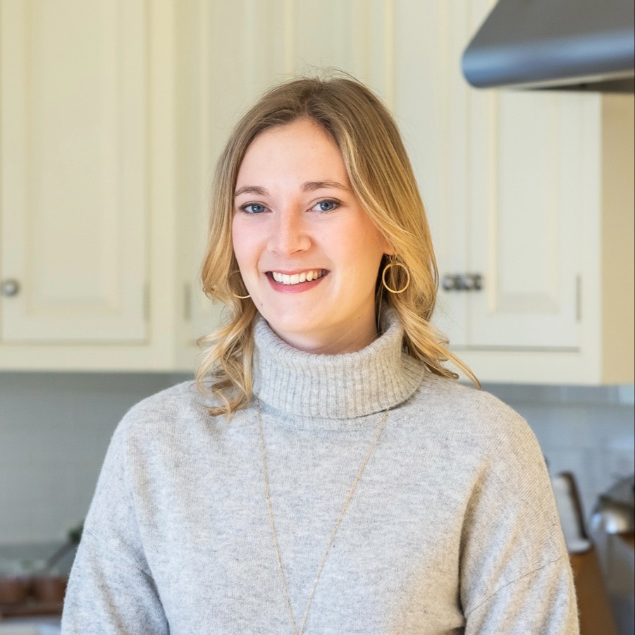 Headshot of Holly Zappola