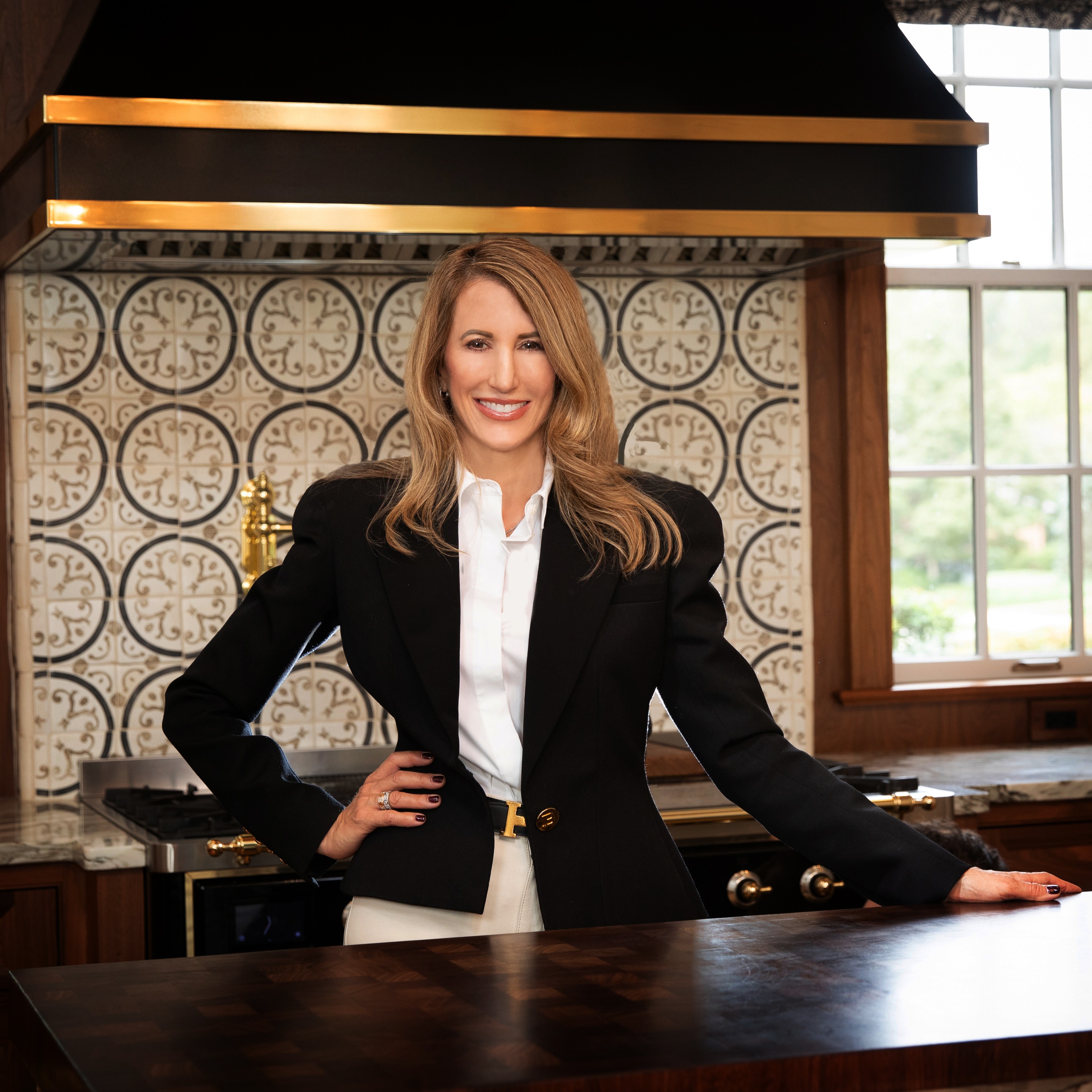 Headshot of Heather Lawrence