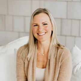 Amy McFarland, Agent in  - Compass