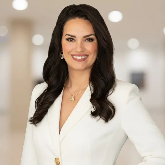 Eva Tia, Agent in  - Compass