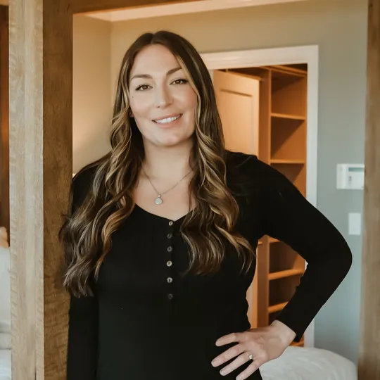 Becca Anderson, Agent in  - Compass