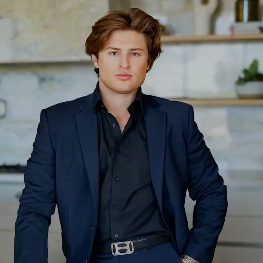 Stefan Sandalis, Agent in  - Compass