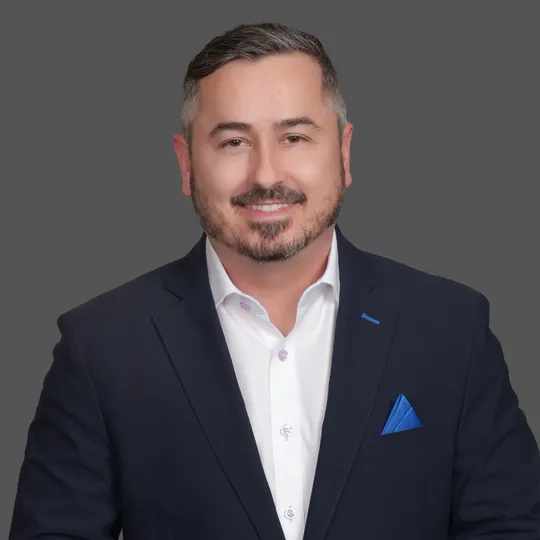 Liam Pierce, Agent in  - Compass