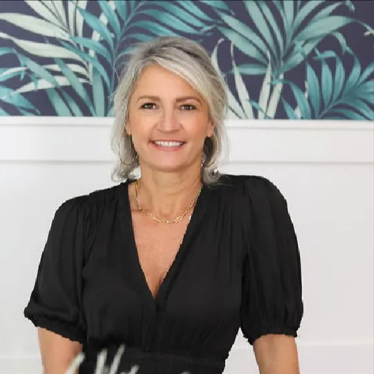 Anna McMahon, Agent in  - Compass