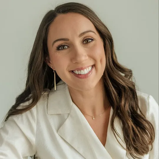 Kendra Schellin, Agent in  - Compass