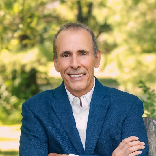 Douglas Tucker, Agent in  - Compass