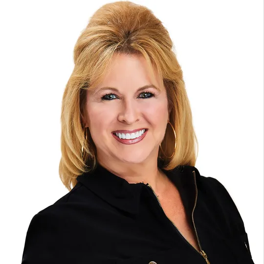 Gayla Goertz, Agent in  - Compass