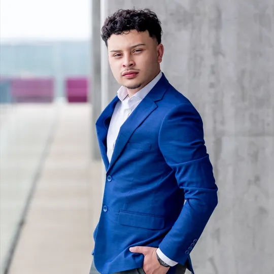 Elian Bardales, Agent in  - Compass