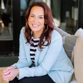 Karen Loewen, Agent in  - Compass