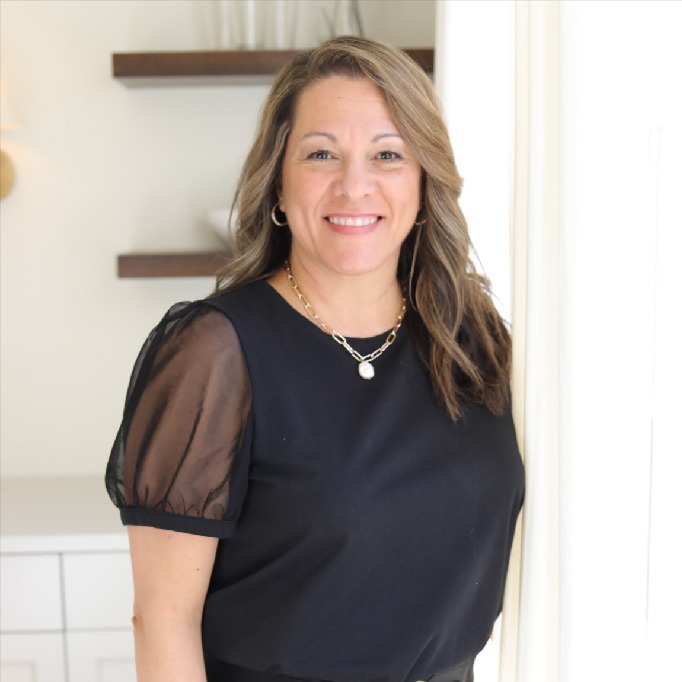 Headshot of Lizi Cruz