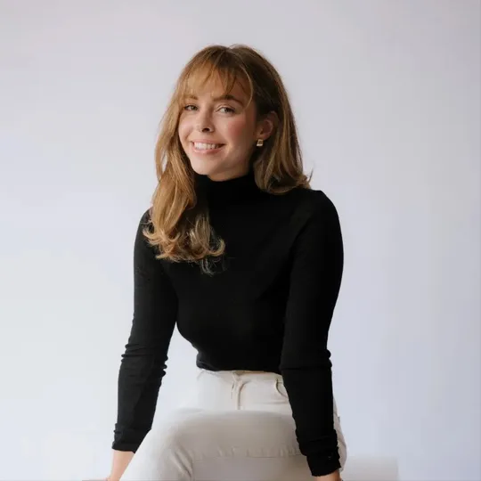 Ellen Martinez, Agent in  - Compass