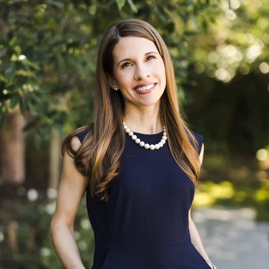 Alexandra Sung, Agent in  - Compass