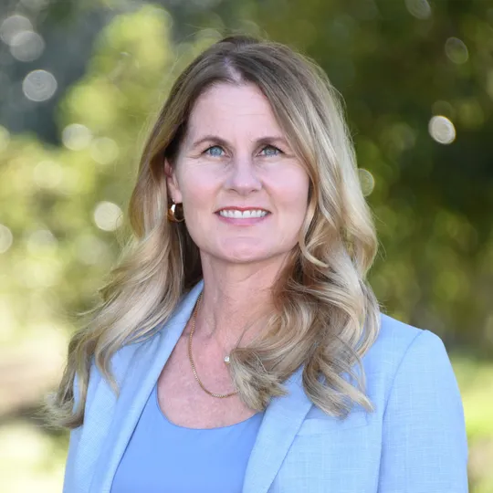 Christina Gray, Agent in  - Compass