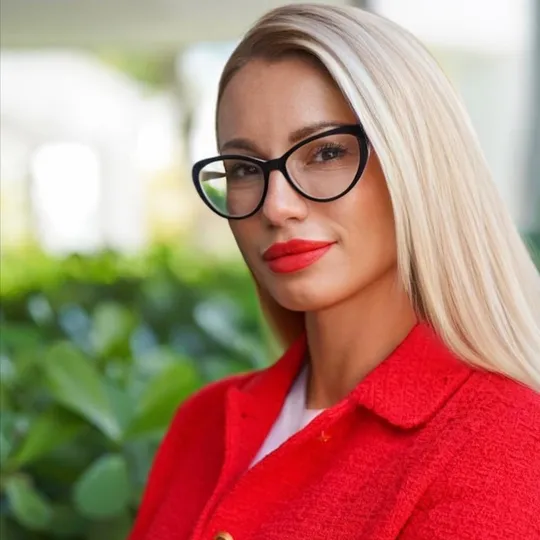 Yana Govorukhina, Agent in  - Compass