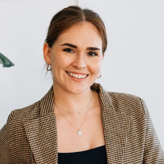 Georgia Bray, Agent in  - Compass