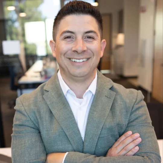 Erik Alcantar, Agent in  - Compass